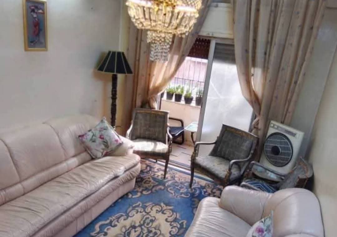 شقة سكنية ذات كسوة مقبولة