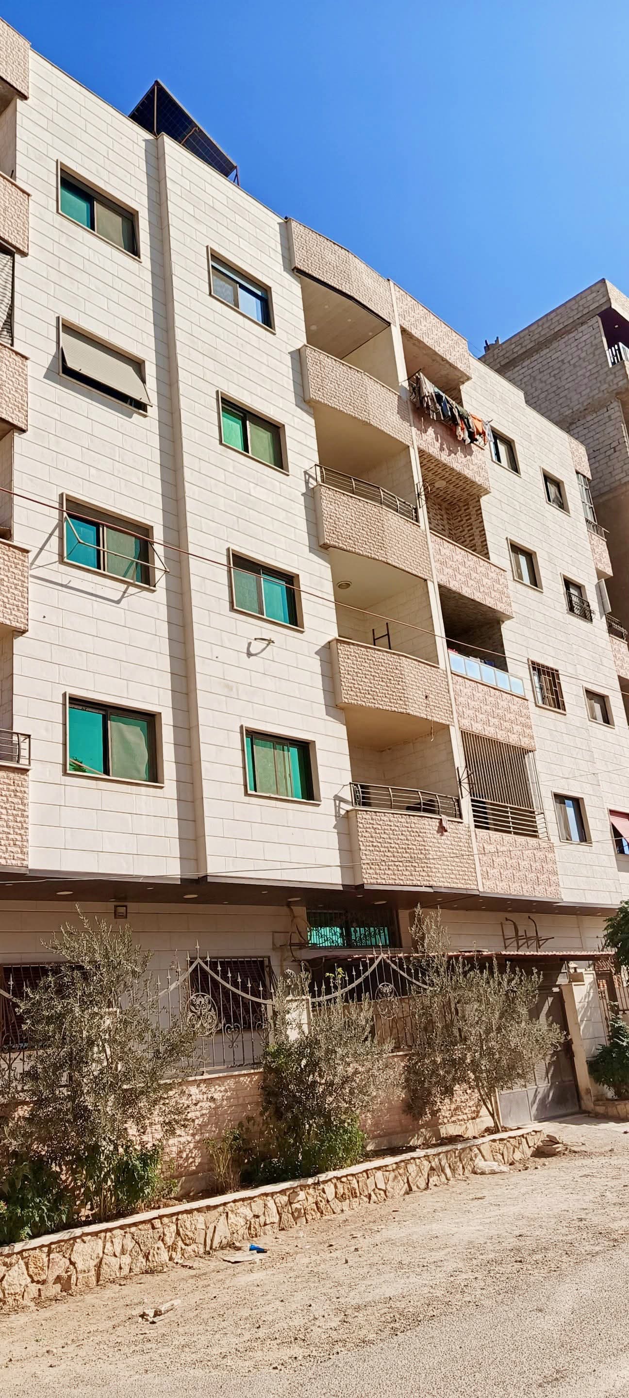 شقة على العظم في صحنايا