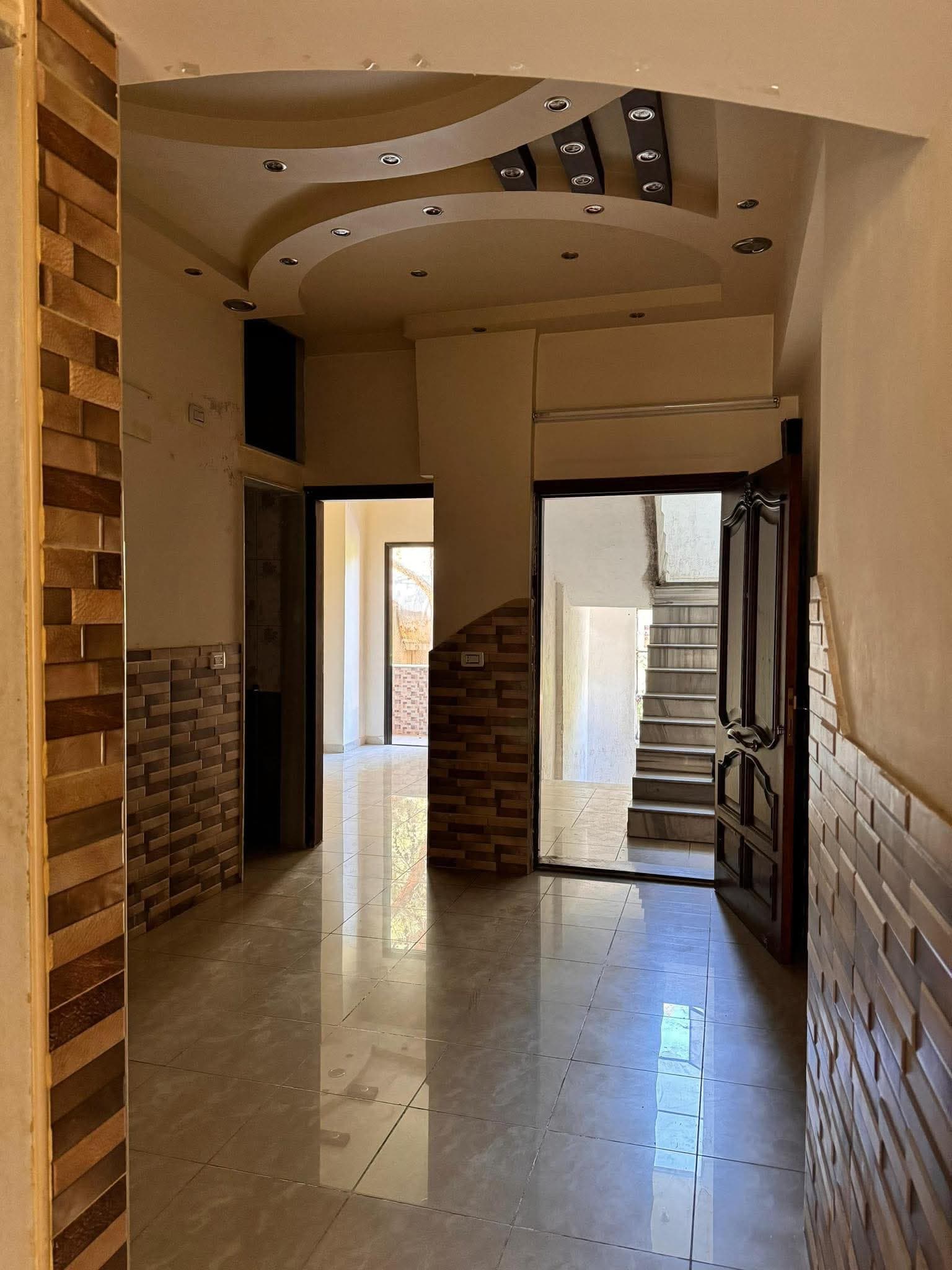 شقة ذات كسوة جيدة 