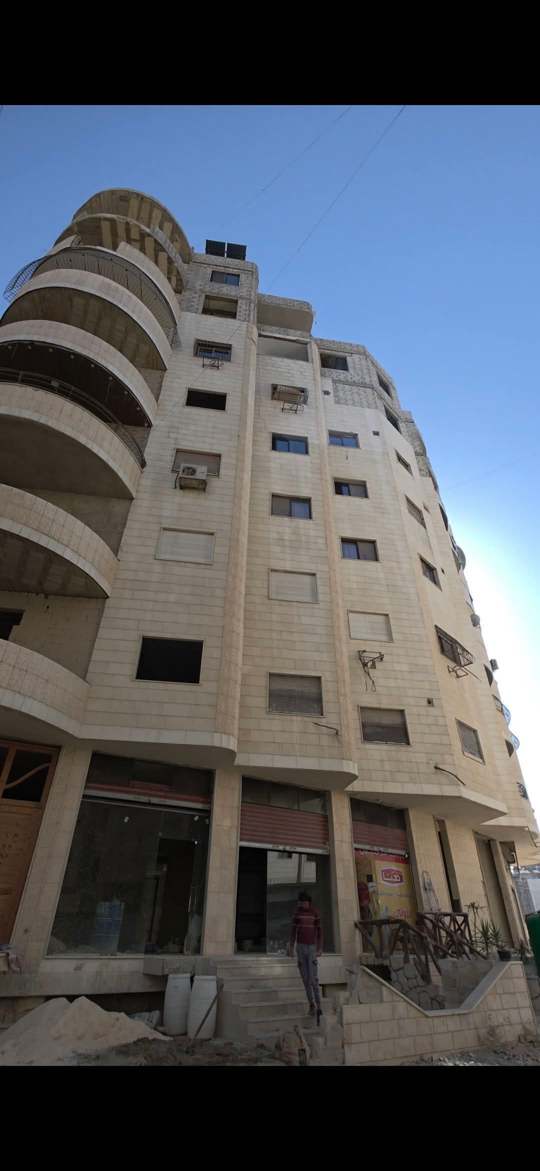 شقة سكنية على العظم